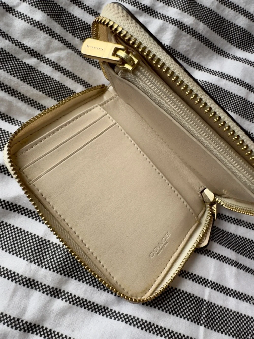 Coach Signature Small Zip Around Wallet - Picture 4 of 7